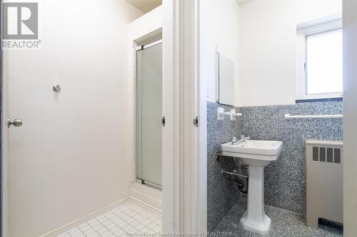 263 Bridge, Windsor, ON - Indoor Photo Showing Bathroom