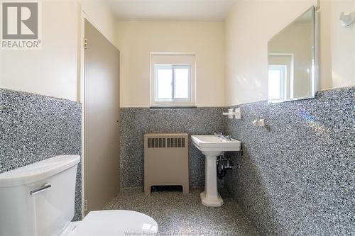 263 Bridge, Windsor, ON - Indoor Photo Showing Bathroom