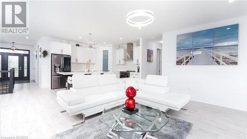 180 Eccles Avenue, Durham, ON - Indoor Photo Showing Living Room