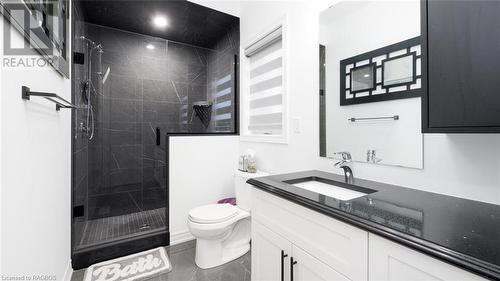 180 Eccles Avenue, Durham, ON - Indoor Photo Showing Bathroom