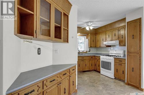 274 Plainsview Drive, Regina, SK - Indoor Photo Showing Kitchen