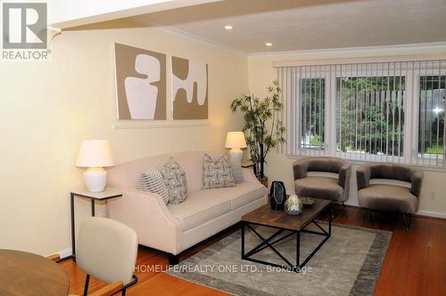 9 Ivorwood Crescent, Toronto (Wexford-Maryvale), ON - Indoor Photo Showing Living Room