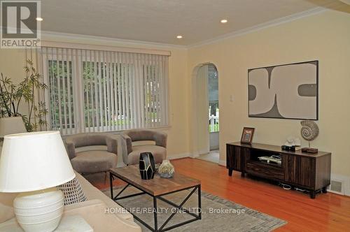 9 Ivorwood Crescent, Toronto (Wexford-Maryvale), ON - Indoor Photo Showing Living Room