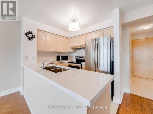 405 - 60 Brian Harrison Way, Toronto (Bendale), ON - Indoor Photo Showing Kitchen With Double Sink