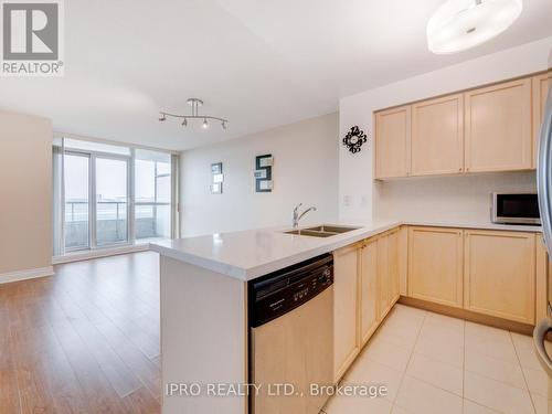 405 - 60 Brian Harrison Way, Toronto (Bendale), ON - Indoor Photo Showing Kitchen With Double Sink