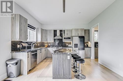 37 Woodhaven Avenue, Aurora (Aurora Estates), ON - Indoor Photo Showing Kitchen With Upgraded Kitchen