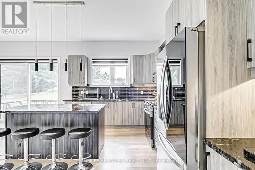 37 Woodhaven Avenue, Aurora (Aurora Estates), ON - Indoor Photo Showing Kitchen With Upgraded Kitchen