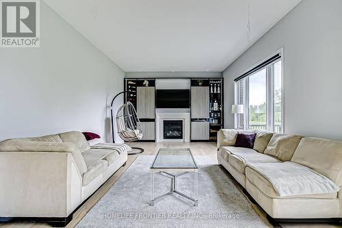 37 Woodhaven Avenue, Aurora (Aurora Estates), ON - Indoor Photo Showing Living Room With Fireplace