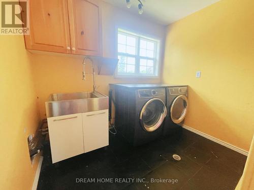 318 Annsheila Drive, Georgina, ON - Indoor Photo Showing Laundry Room