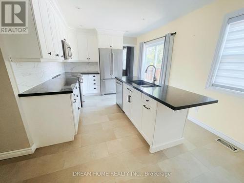 318 Annsheila Drive, Georgina, ON - Indoor Photo Showing Kitchen With Double Sink