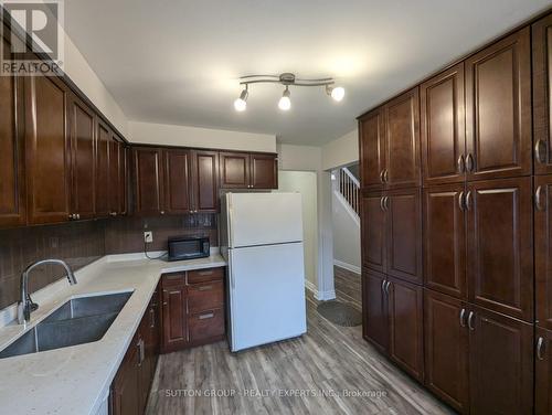 76 Moregate Crescent, Brampton (Central Park), ON - Indoor Photo Showing Kitchen