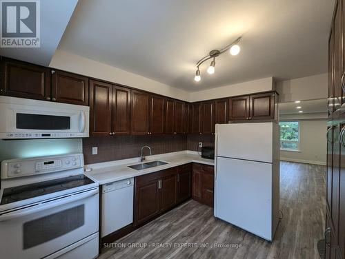 76 Moregate Crescent, Brampton (Central Park), ON - Indoor Photo Showing Kitchen