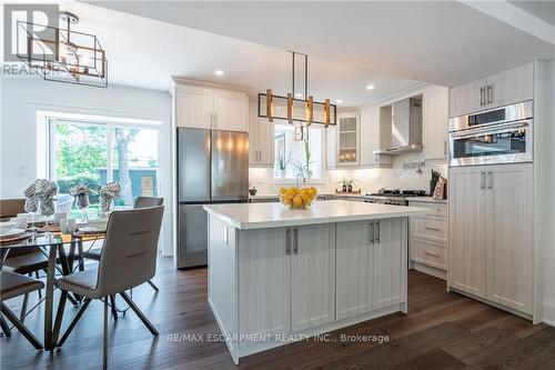 1017 Plains View Avenue, Burlington (Lasalle), ON - Indoor Photo Showing Kitchen With Upgraded Kitchen