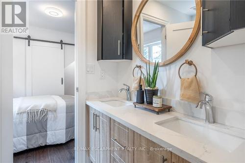 1017 Plains View Avenue, Burlington (Lasalle), ON - Indoor Photo Showing Bathroom