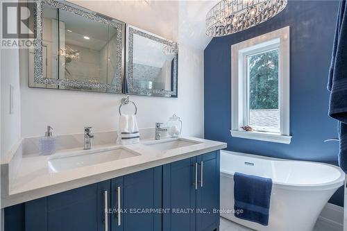 1017 Plains View Avenue, Burlington (Lasalle), ON - Indoor Photo Showing Bathroom