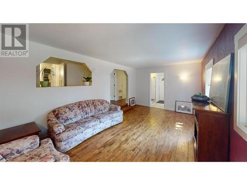 1908 Kokanee  N Place, Cranbrook, BC - Indoor Photo Showing Living Room