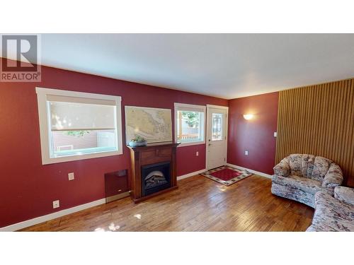 1908 Kokanee  N Place, Cranbrook, BC - Indoor Photo Showing Living Room With Fireplace