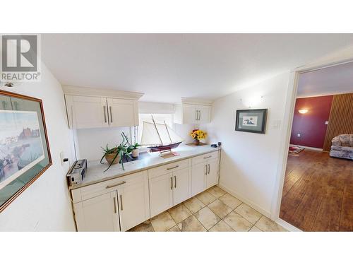 1908 Kokanee  N Place, Cranbrook, BC - Indoor Photo Showing Kitchen