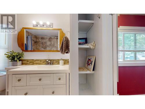 1908 Kokanee  N Place, Cranbrook, BC - Indoor Photo Showing Bathroom