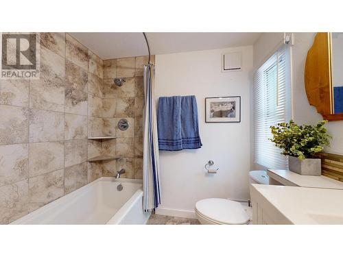 1908 Kokanee  N Place, Cranbrook, BC - Indoor Photo Showing Bathroom