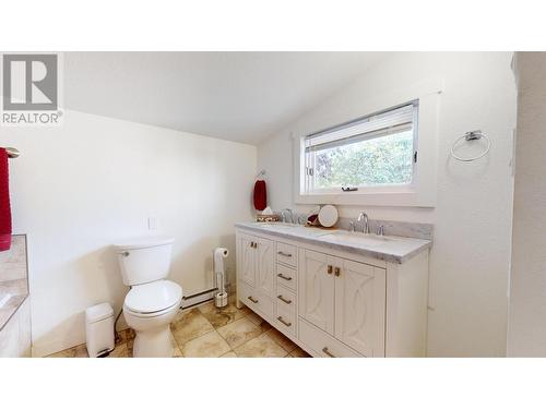 1908 Kokanee  N Place, Cranbrook, BC - Indoor Photo Showing Bathroom