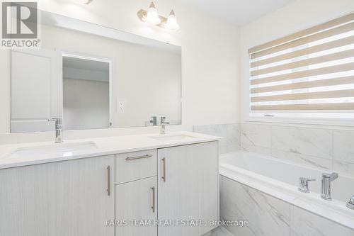 141 Shepherd Drive, Barrie, ON - Indoor Photo Showing Bathroom