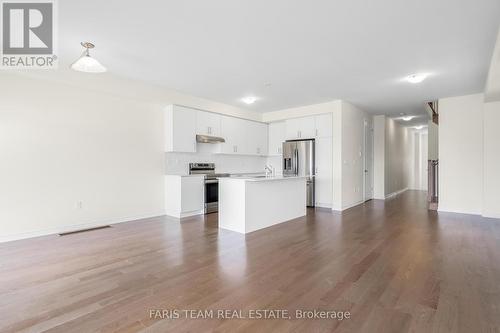 141 Shepherd Drive, Barrie, ON - Indoor Photo Showing Kitchen