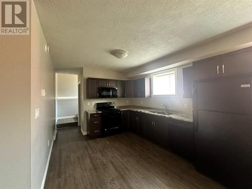 1708 82 Avenue, Dawson Creek, BC - Indoor Photo Showing Kitchen