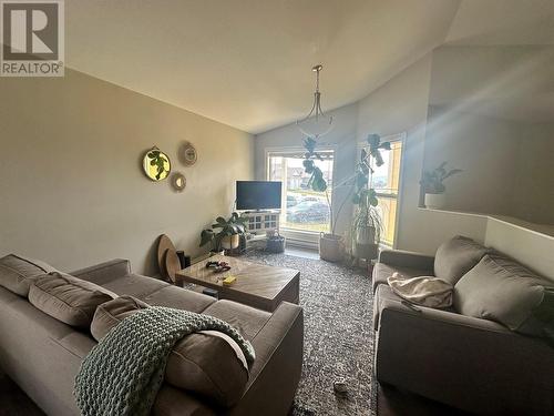 1708 82 Avenue, Dawson Creek, BC - Indoor Photo Showing Living Room