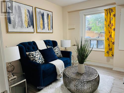 23 Myrtle Avenue, Toronto (South Riverdale), ON - Indoor Photo Showing Living Room