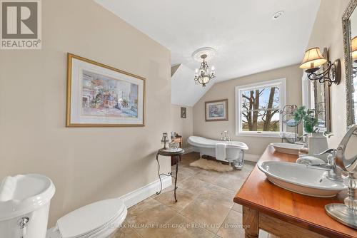 638 County 28 Road, Cavan Monaghan (Millbrook), ON - Indoor Photo Showing Bathroom