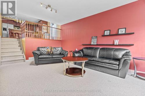 270 Exmouth Circle, London, ON - Indoor Photo Showing Living Room