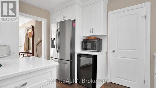 14 Rockingham Court, London, ON - Indoor Photo Showing Kitchen