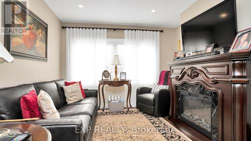 14 Rockingham Court, London, ON - Indoor Photo Showing Living Room With Fireplace