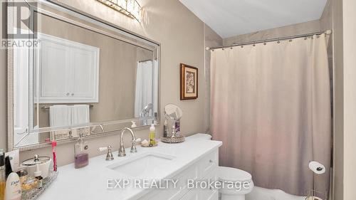 14 Rockingham Court, London, ON - Indoor Photo Showing Bathroom