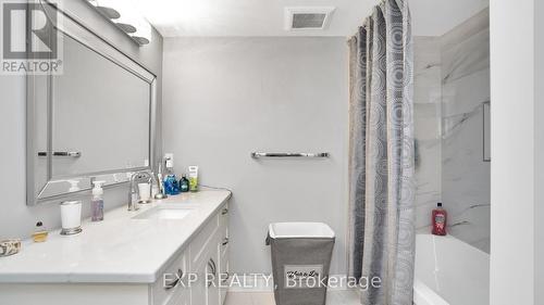 14 Rockingham Court, London, ON - Indoor Photo Showing Bathroom