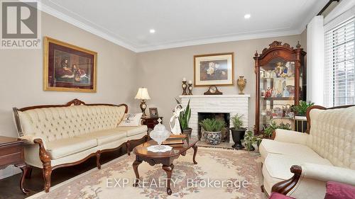 14 Rockingham Court, London, ON - Indoor Photo Showing Living Room With Fireplace