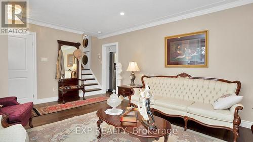 14 Rockingham Court, London, ON - Indoor Photo Showing Living Room