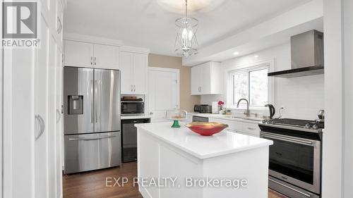 14 Rockingham Court, London, ON - Indoor Photo Showing Kitchen With Upgraded Kitchen