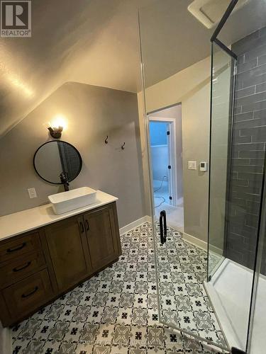 22 Bevan Court, Hamilton (Rosedale), ON - Indoor Photo Showing Bathroom