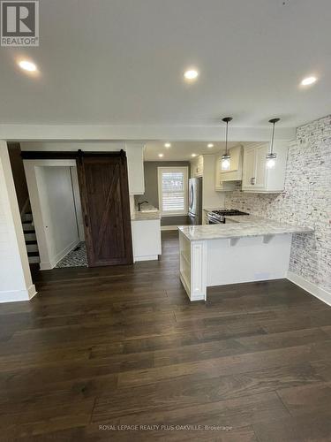 22 Bevan Court, Hamilton (Rosedale), ON - Indoor Photo Showing Kitchen With Upgraded Kitchen