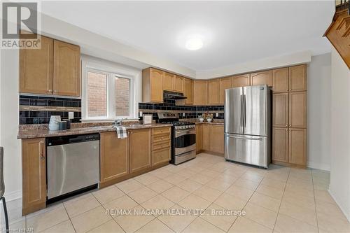 177 Wright Crescent, Niagara-On-The-Lake, ON - Indoor Photo Showing Kitchen