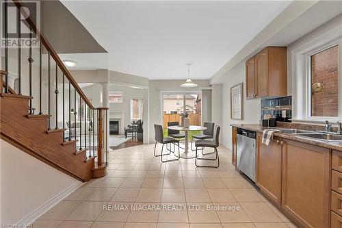 177 Wright Crescent, Niagara-On-The-Lake, ON - Indoor Photo Showing Kitchen With Double Sink