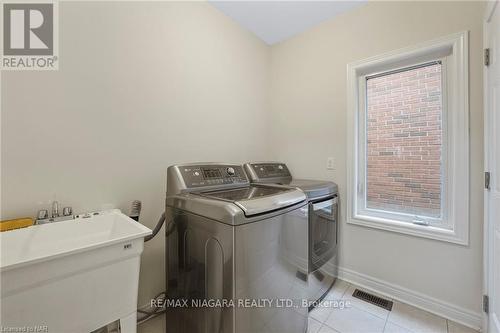 177 Wright Crescent, Niagara-On-The-Lake, ON - Indoor Photo Showing Laundry Room