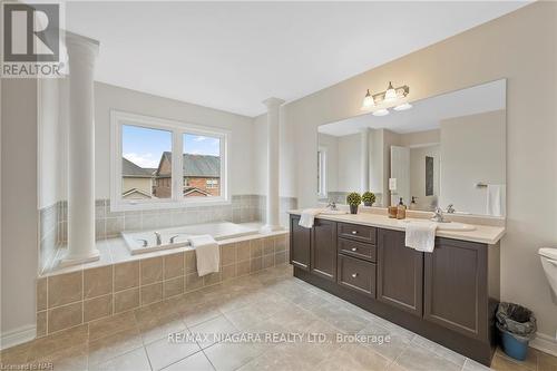 177 Wright Crescent, Niagara-On-The-Lake, ON - Indoor Photo Showing Bathroom