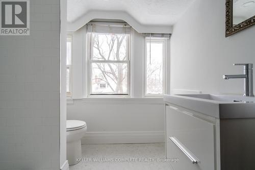 169 Delaware Avenue, Hamilton (St. Clair), ON - Indoor Photo Showing Bathroom