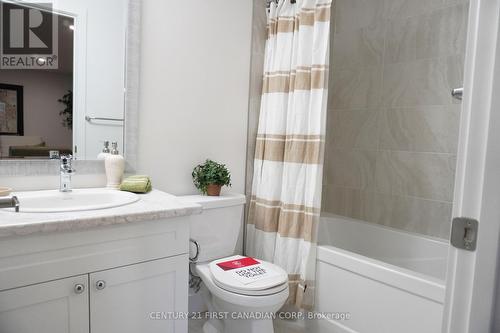 540 Gatestone Road, London, ON - Indoor Photo Showing Bathroom