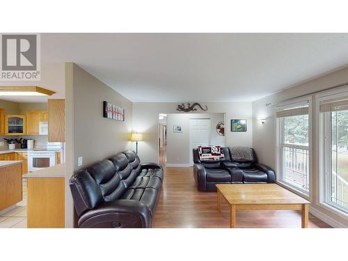 2481 Sing Street, Quesnel, BC - Indoor Photo Showing Living Room