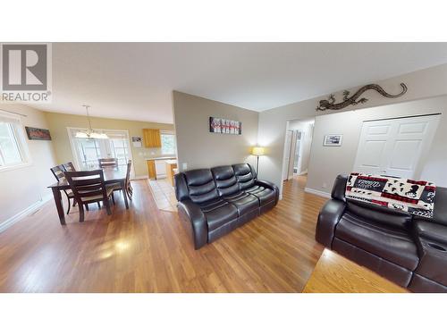 2481 Sing Street, Quesnel, BC - Indoor Photo Showing Living Room