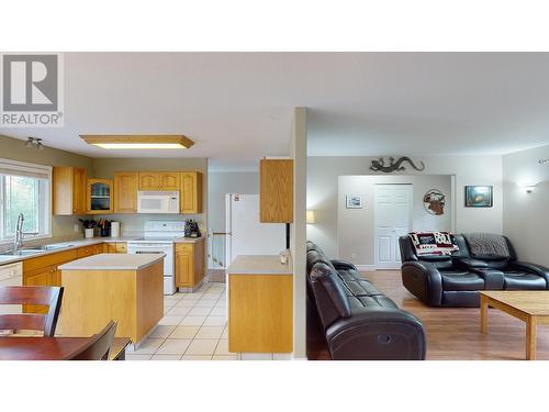 2481 Sing Street, Quesnel, BC - Indoor Photo Showing Other Room